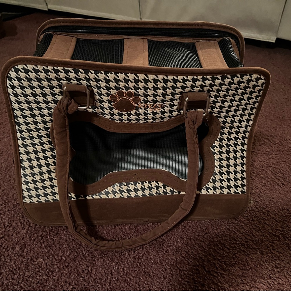 Itzy Ritzy Brown Black White Houndstooth Pet Carrier
